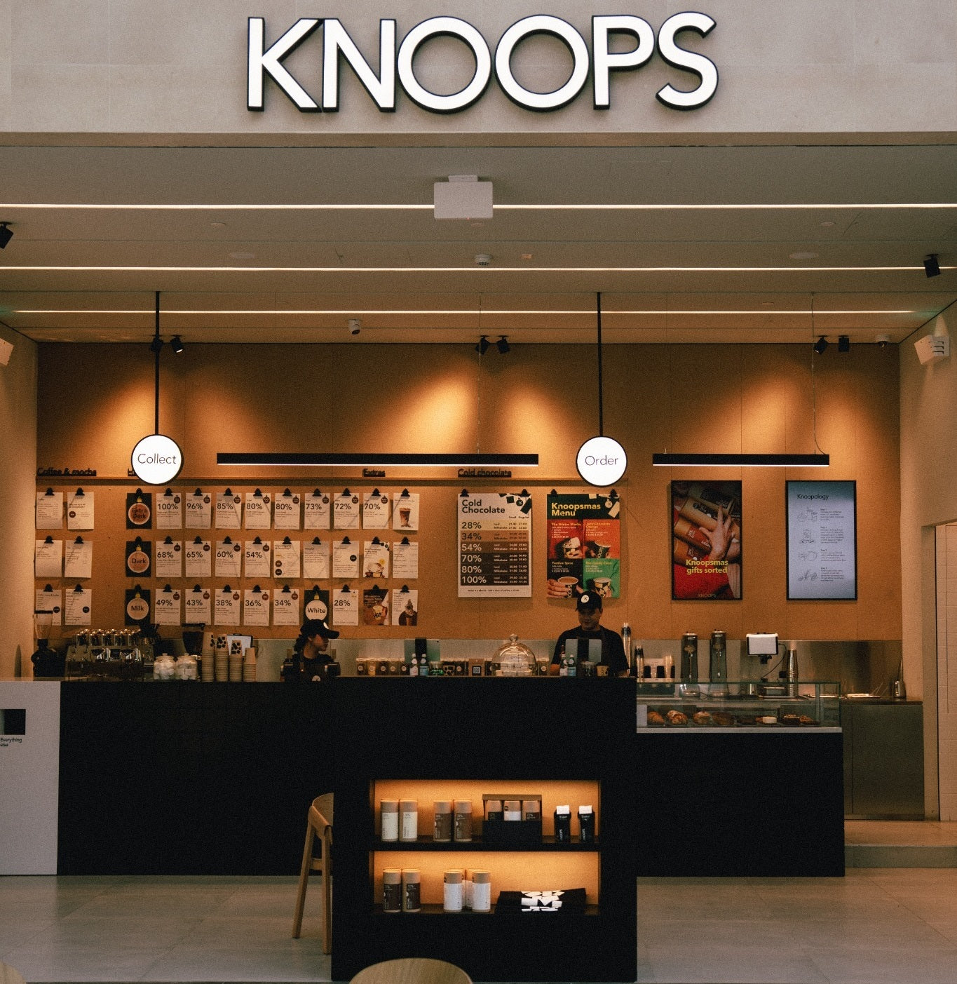 Knoops café in the Middle East